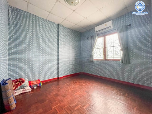 *****ทาวน์เฮ้าส์มือสองย่านนนทุบรี ม.เจ้าพระยา9 บางกรวย-ไทรน้อย เนื้อที่มากถึงเกือบ 19 ตร.ว. ฟังก์ชัน 3 ห้องนอน 2 ห้องน้ำ 1 ที่จอดรถ บนทำเลเชื่อมต่อถ.ราชพฤกษ์, ถ.กาญจนาภิเษก และถ.รัตนาธิเบศร์ เพียง 5 นาทีก็ถึงรถไฟฟ้าสายสีม่วง "สถานีบางพลู" และทางด่วน "กาญจนาภิเษก"